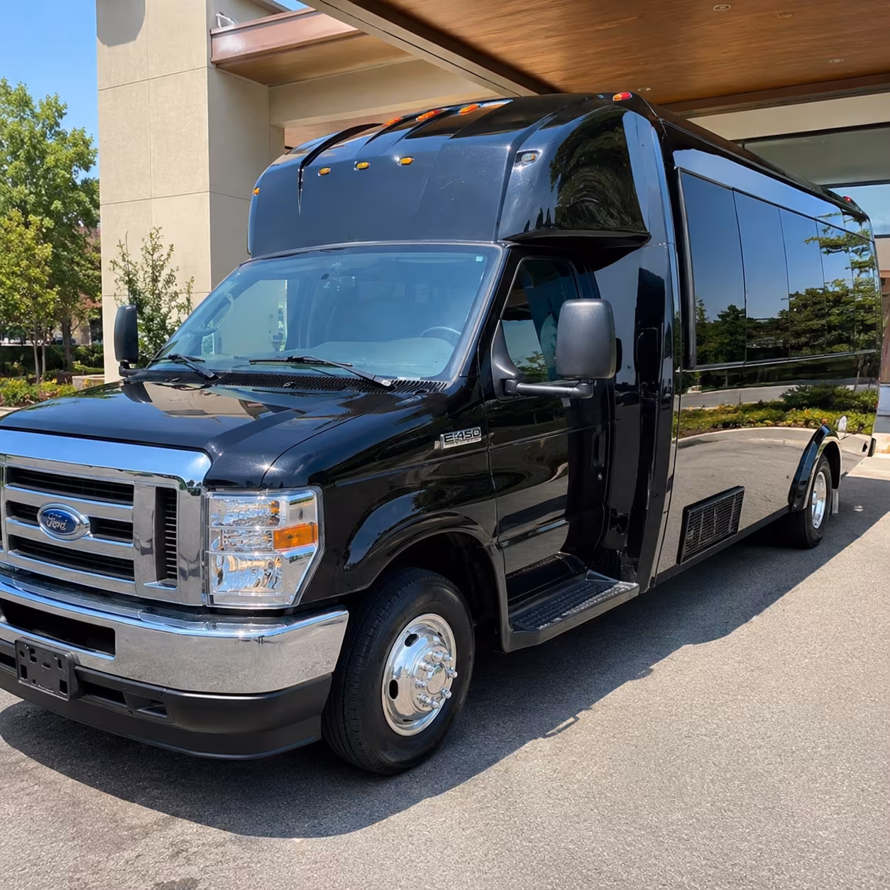 20 Passenger Party Bus Exterior